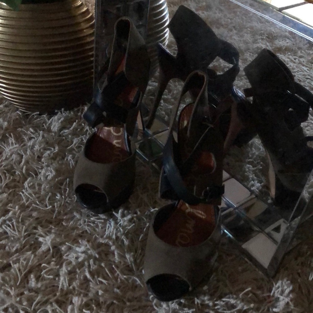 Heels - Picture 4 of 4